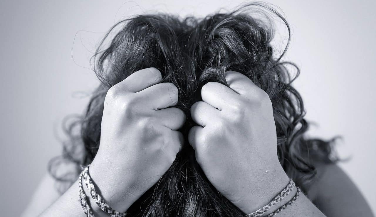 Come la meditazione può aiutare a combattere il burnout Cos'è il burnout